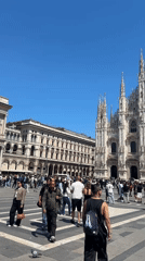 Clear skies over Milan's Piazza del Duomo captured