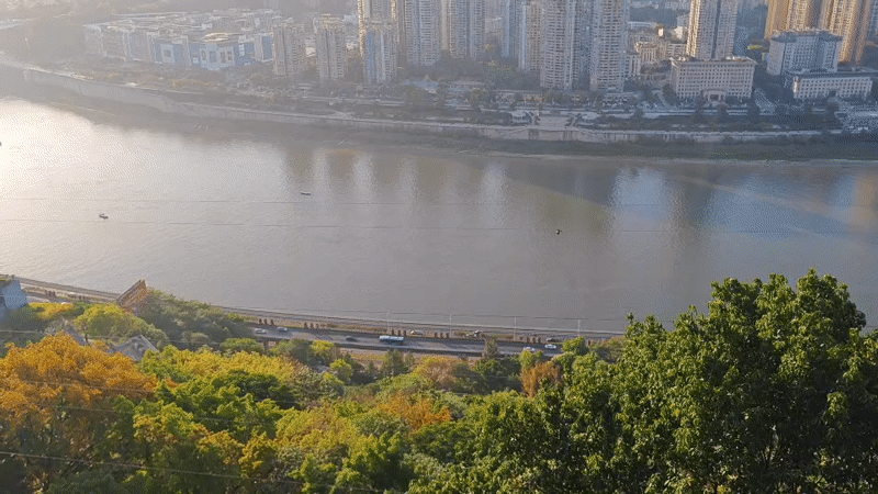 Witnesses capture Yuzhong District river views, traditional dress photography