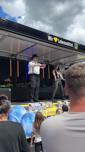 Edeka promotional street performance draws crowds in Heinebach