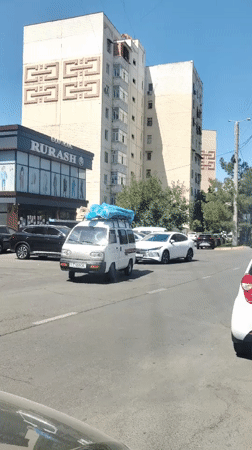 Tashkent streets and everyday scenes on a clear morning