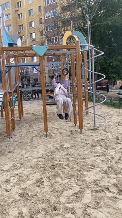 Child performs acrobatic playground stunt in Tyumen, Russia