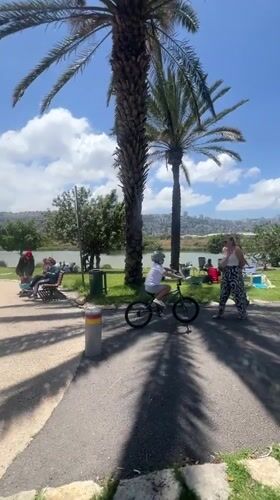 Sunny day brings families to Al Jizah waterfront and parks