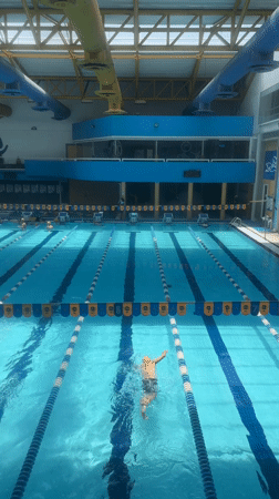 Everyday scenes captured in Puebla: fitness center workout, street view