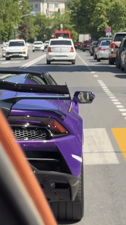 Purple Lamborghini spotted driving through Kazan intersections, parked on crosswalk