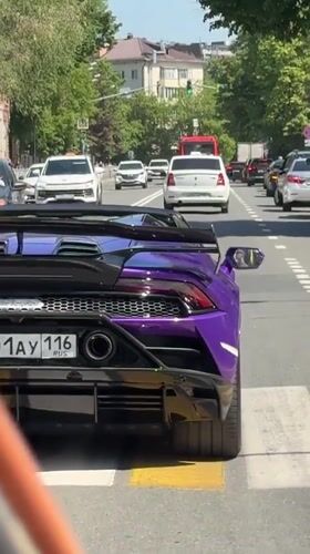 Purple Lamborghini spotted driving through Kazan intersections, parked on crosswalk