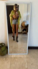 Woman changes outfits twice within minute in Kuta Selatan