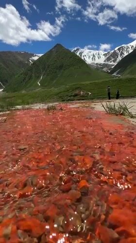Ketrisi's vivid mineral springs and alpine lake up close