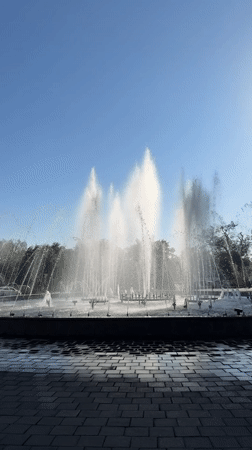 Tashkent streets, fountains, and carved doors on a summer afternoon