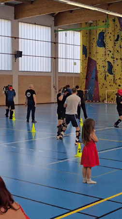 Martial arts training session documented at Leers gymnasium