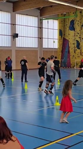 Martial arts training session documented at Leers gymnasium