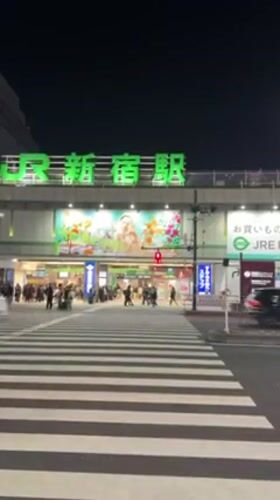 Regular evening traffic flow observed at Shinjuku Station crosswalk