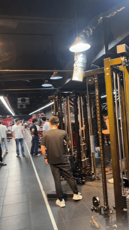 Busy gym scene captured in Nan'an District, China