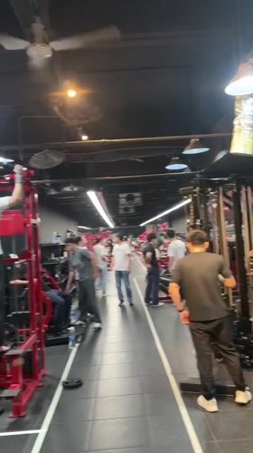 Busy gym scene captured in Nan'an District, China