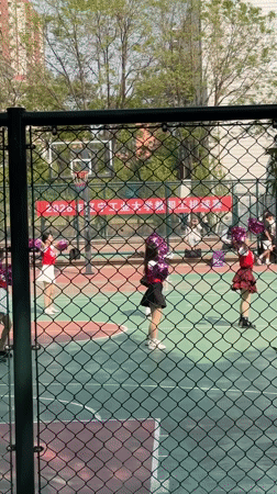 Morning scenes of cheerleaders, pedestrians captured in Zhongtun park