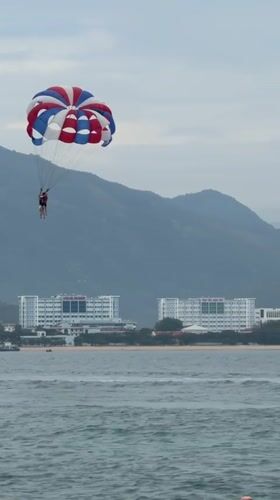 Early morning parasailing activity observed above Nha Trang waters