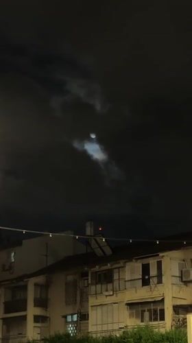 Nighttime building damage documented in Petah Tikva