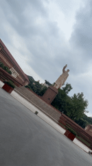 Mao statue filmed in Yuzhong District square