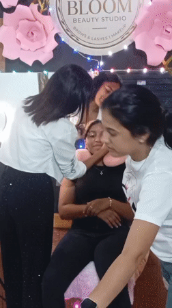 Beauty studio session documented in Porlamar, Venezuela