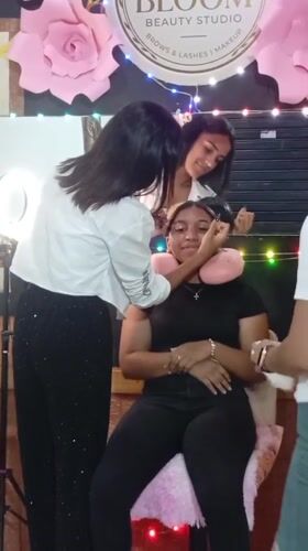 Beauty studio session documented in Porlamar, Venezuela