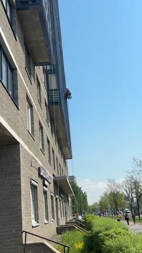 Window cleaner works on tall building in Vsevolozhsk