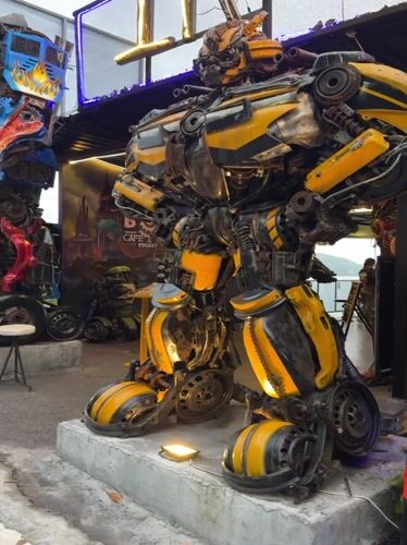 Transformers sculptures attract visitors at Thailand roadside cafe
