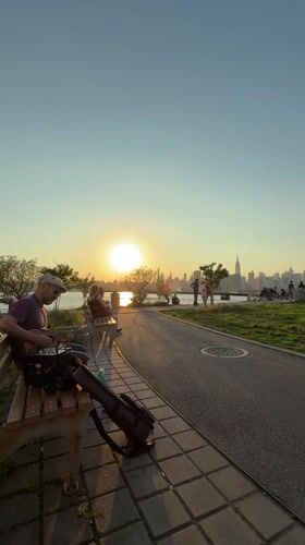 Sunset guitar performance and blooming flowers captured in NYC park