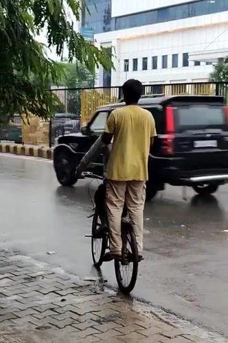 Rainy day scenes across a waterlogged Gurgaon