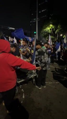 Cruz Azul fans celebrate at Angel of Independence monument