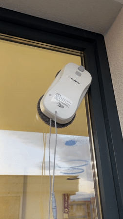 Evening observations capture automated cleaning and residential life in Plovdiv