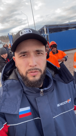 Workers documented at Veleostroy construction site in Koskolovo