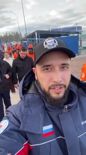 Workers documented at Veleostroy construction site in Koskolovo