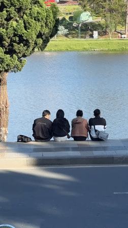 Evening leisure scenes captured around Da Lat lakefront and gardens