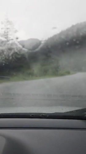 Heavy rain hits Taran, Bulgaria during morning commute