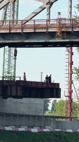 Families, workers gather at Dmitrov bridge during afternoon outing