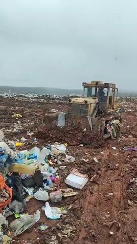 Bulldozer spotted at Russian garbage dump site