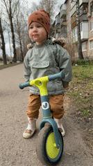 Child with balance bike spotted on Rusanovo pathway