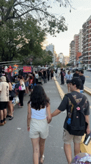 Evening street market draws pedestrians in Buenos Aires