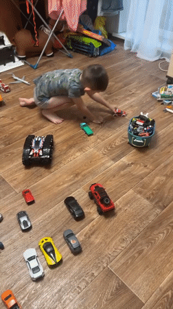 Domestic afternoon in Novoaltaysk: gaming, meals, and home life