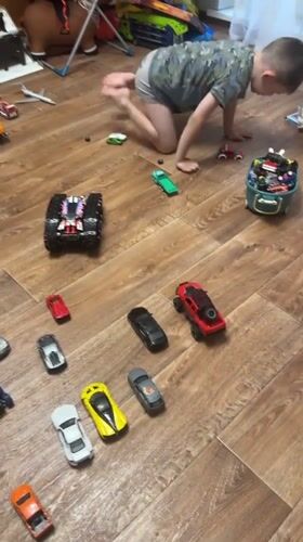 Domestic afternoon in Novoaltaysk: gaming, meals, and home life