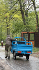 Morning lakeside park activities captured in Nizhny Novgorod