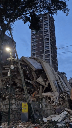 Building collapse leaves major debris field in Caracas