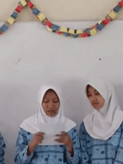 Student presentations and activity at a Kediri classroom