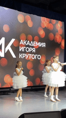 Moscow children's performance rehearsal and subway station activity observed