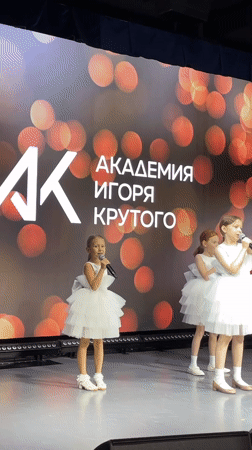 Moscow children's performance rehearsal and subway station activity observed