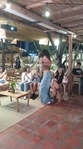 Late-night karaoke session draws crowds at Porlamar restaurant