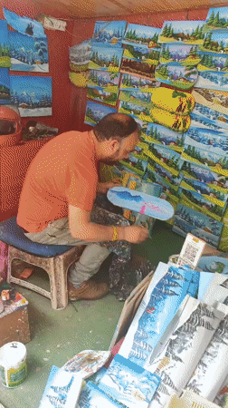 Street art, food stalls, and village life in Vashisht