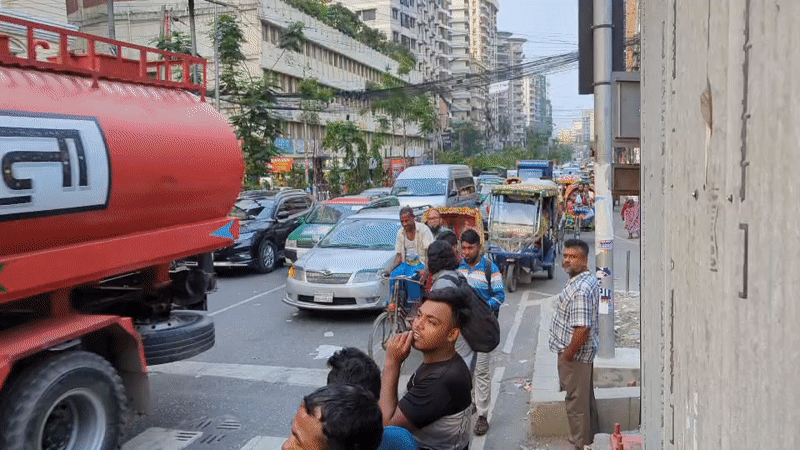 Ordinary morning street scenes documented across central Dhaka