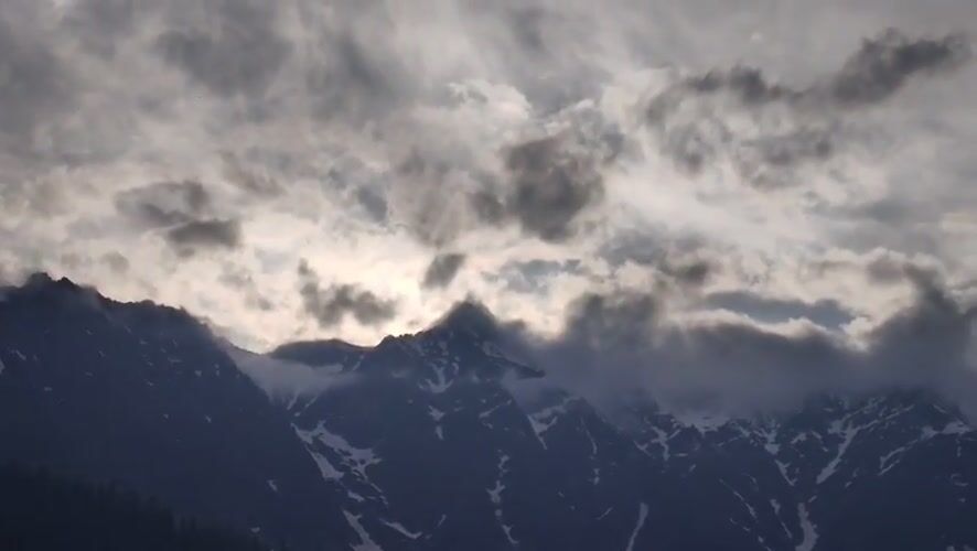 Dramatic mountain weather captured in Vashisht, India