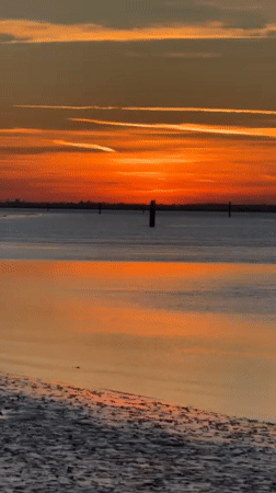 Sunset draws multiple witnesses to Great Yarmouth waterway
