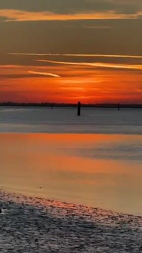 Sunset draws multiple witnesses to Great Yarmouth waterway